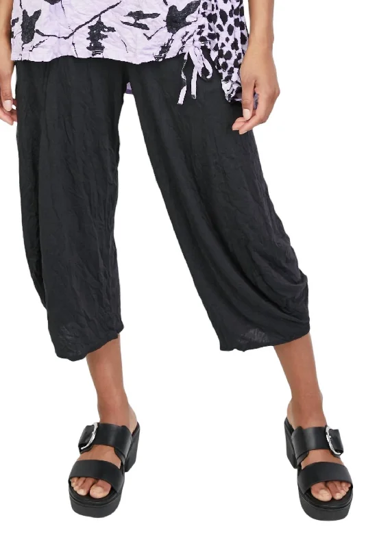 Contemporary Chic Women's Lantern Crop Pant In Black