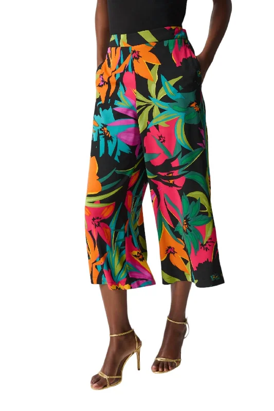 Sleek Design Hibiscus Print Wide Leg Culotte In Black/multi