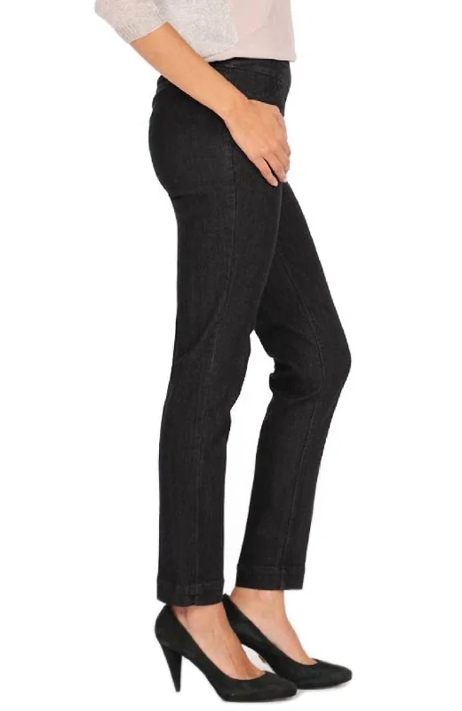 Grab Romantic Date - Night Styles Now Narrow Dark Wash Jeans In Black