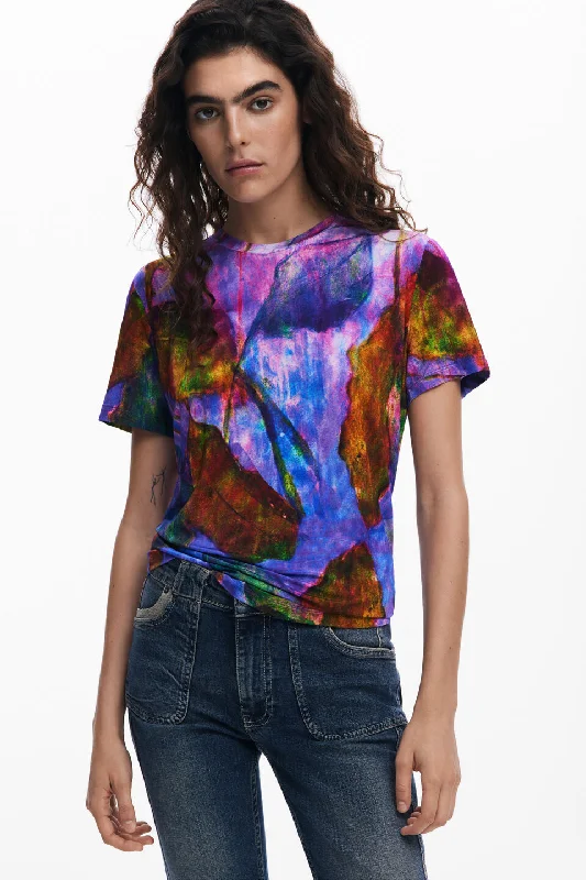 Sleek Design Leaf T-Shirt